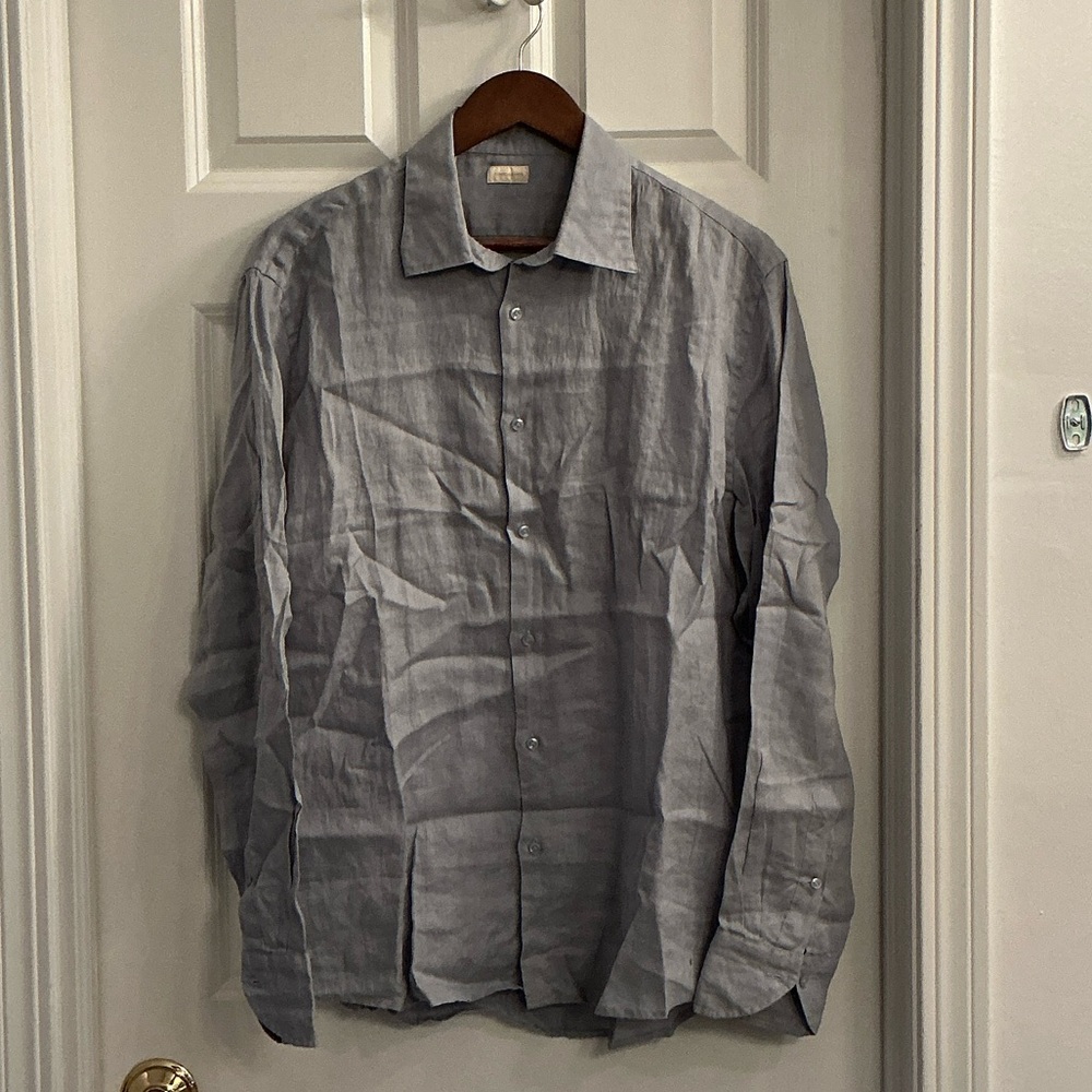 Men's Gray Button-Up Shirt